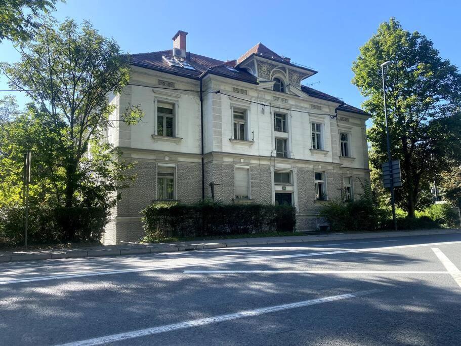 Charming Appartment 3-Min Walk To Old Town - Free Parking Ljubljana Bagian luar foto